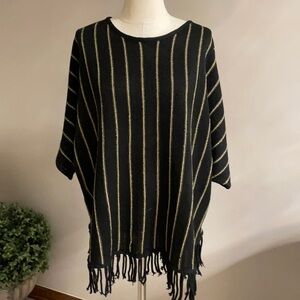 NY COLLECTION women’s bell sleeved fringe poncho. Size 1X Black & metallic gold